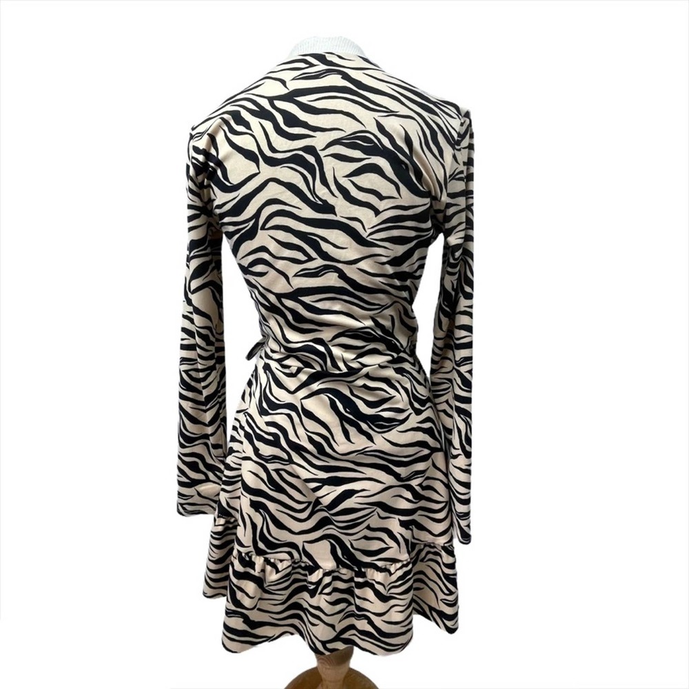 H&M Long Sleeve V-Neck Tiger Stripe Print Mini Wrap Dress Size Small - Picture 5 of 10